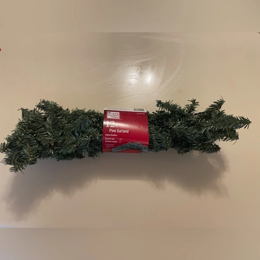 Home accents, holiday 12 foot Christmas pine garland